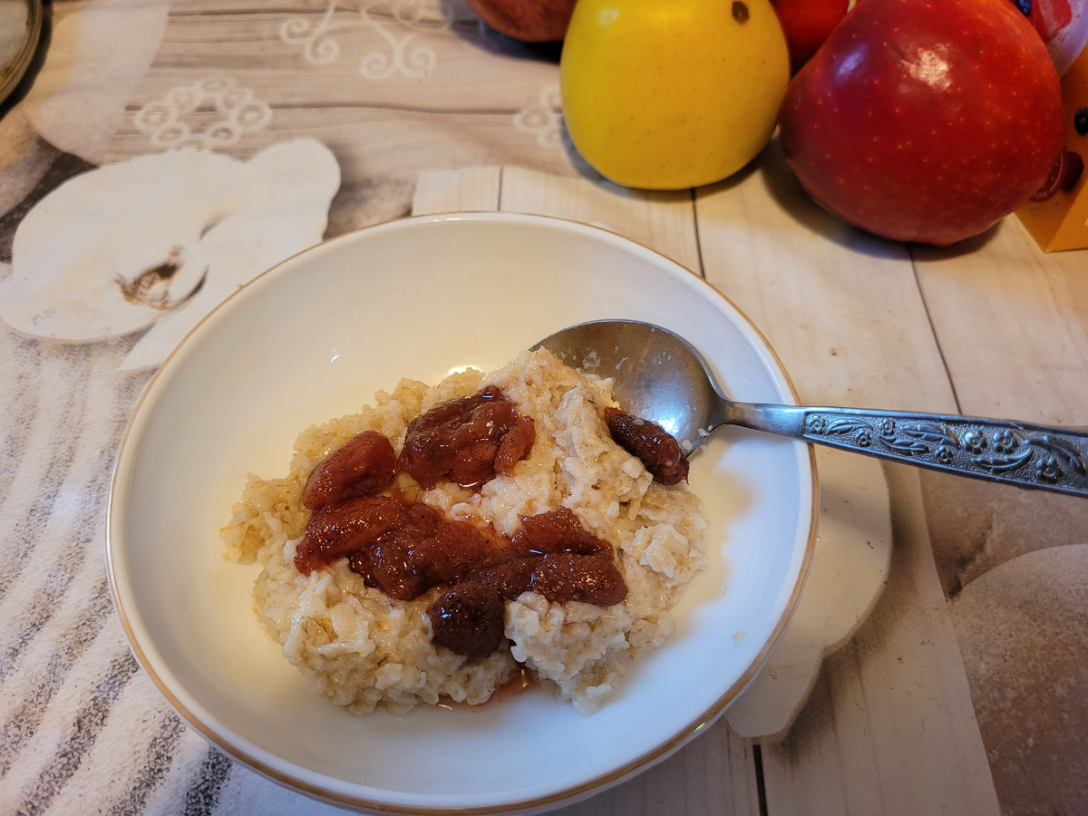 Овсяная каша с клубничкой.