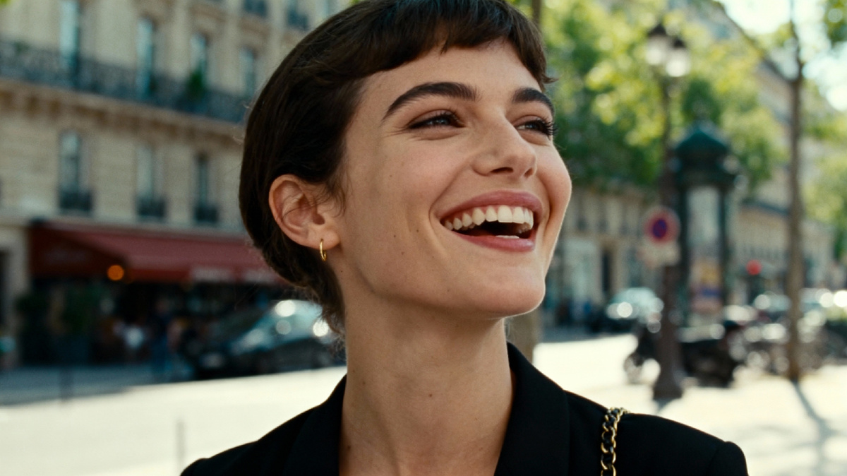 Француженка смеется