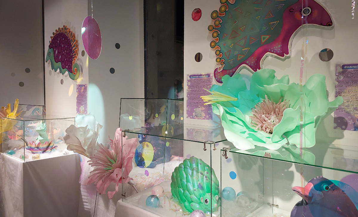 И экспонаты, и антураж, и экспликации - здесь прекрасно все)