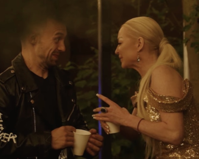 Скриншот из первого выпуска реалити-шоу «Звезды под капельницей»
