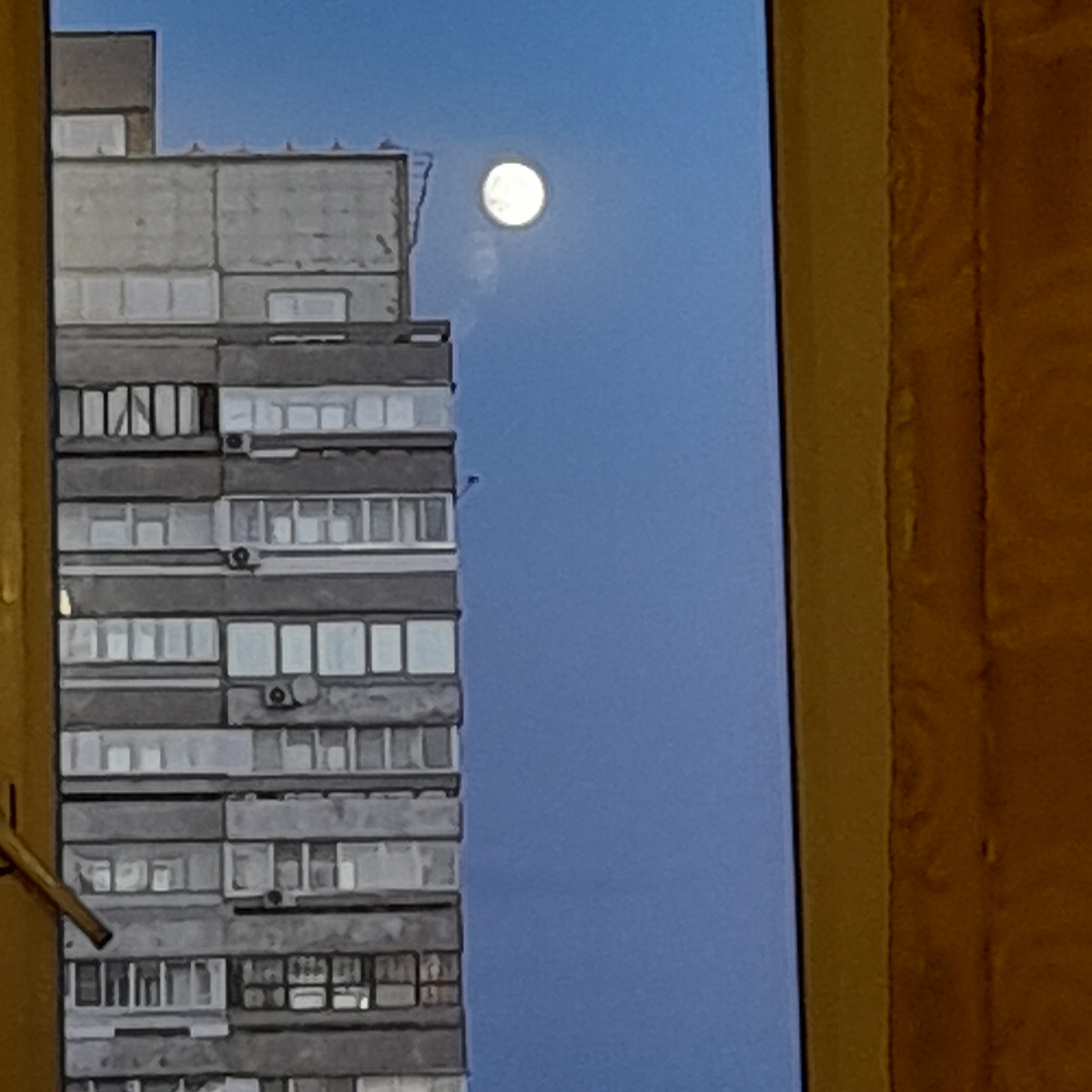 Фото автора.  Недавнее полнолуние