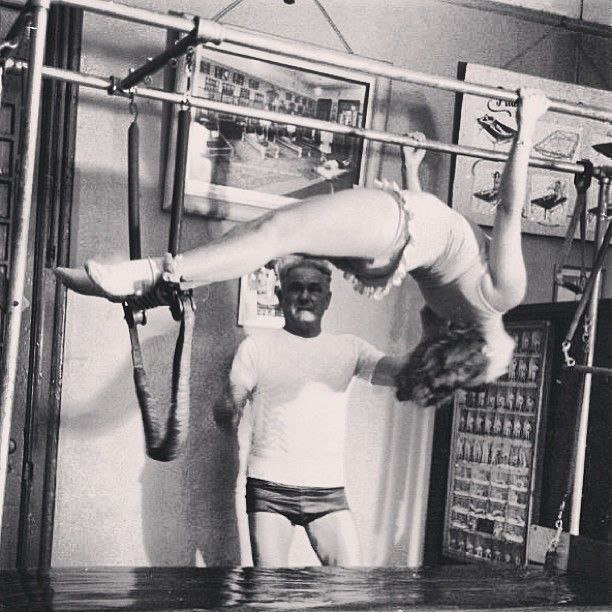 Д.Пилатес на занятии  