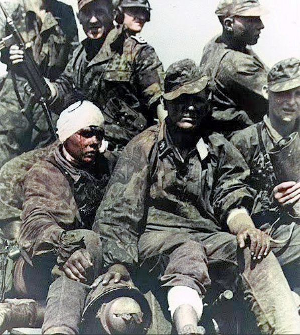 Панцергренадеры из 1-й ТД СС "Лейбштандарт СС Адольф Гитлер" на броне во время битвы под Прохоровкой, 1943 г.