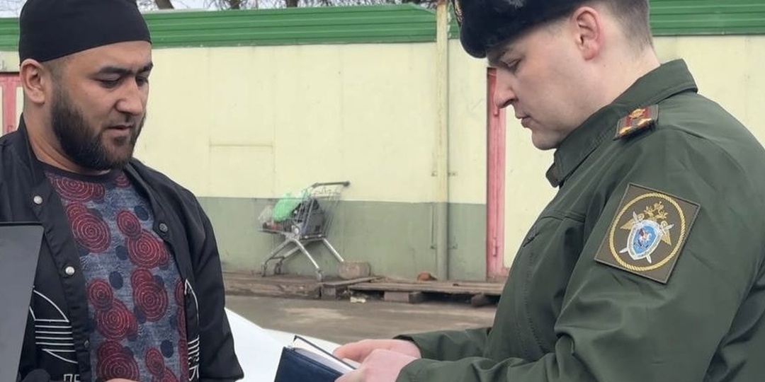 Приезжий набросился на девушку за отказ с ним ехать неизвестно куда, да ещё и сумочку её с собой прихватил