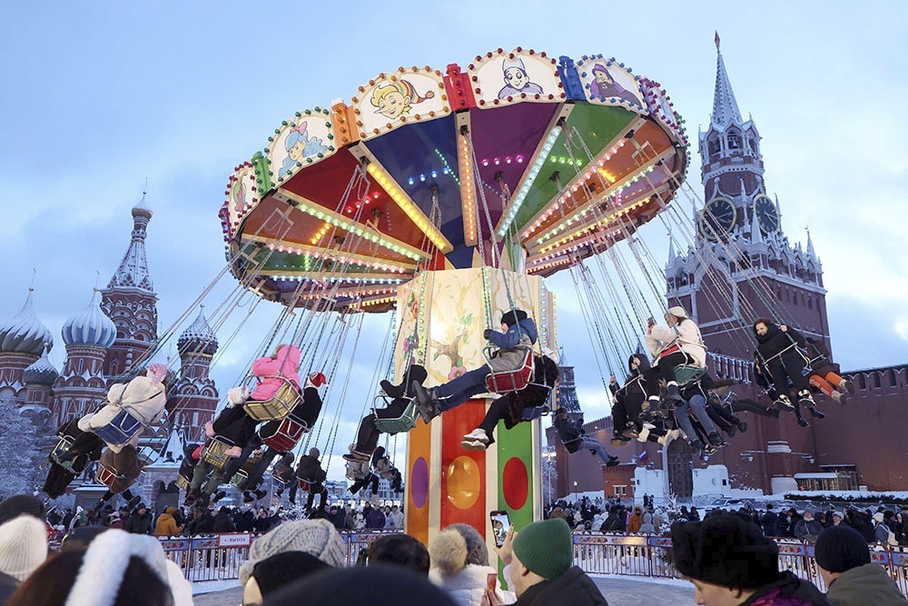    Официальные новогодние каникулы 2025-2026 охватывают период с 31 декабря 2025 года по 11 января 2026 года включительно / MAXIM SHIPENKOV/ КEPA /ТАСС