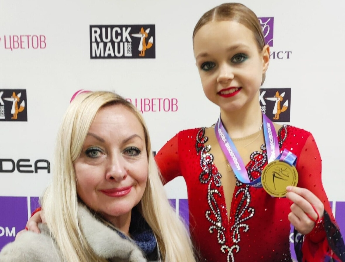 Представьте Воронеж, девочку пяти лет на соревнованиях в Петербурге. 