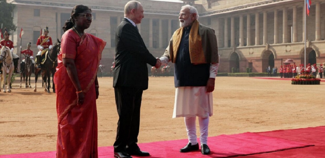 ЕЩЁ ОДИН "ДОРОГОЙ ДРУГ".. президенты Индии (Драупади Мурму) и России (Владимир Путин), премьер-министр Индии (Нарендра Моди).