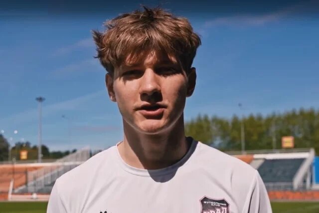    Футболист Максим Воронов. Досье