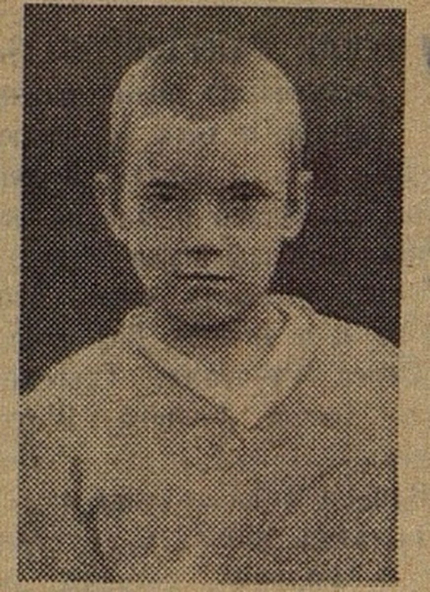    Довоенное фото Сережи, присланное в редакцию матерью