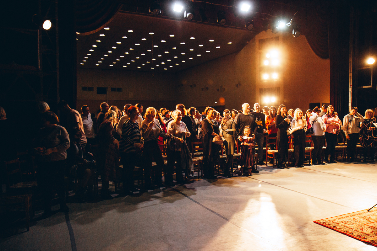 Зрители аплодировали стоя