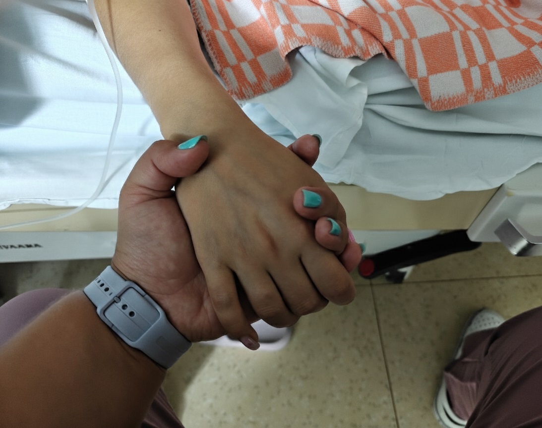 В некоторых родах я держу женщину за руку часами, так как это то, что дает ей силы