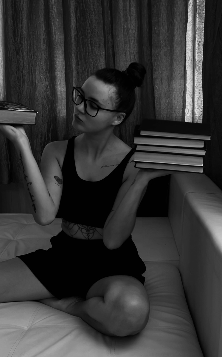 Это я выбираю — в тысячный раз перечитать любимую книгу или начать что-то новое из вечного списка «хочу прочитать»