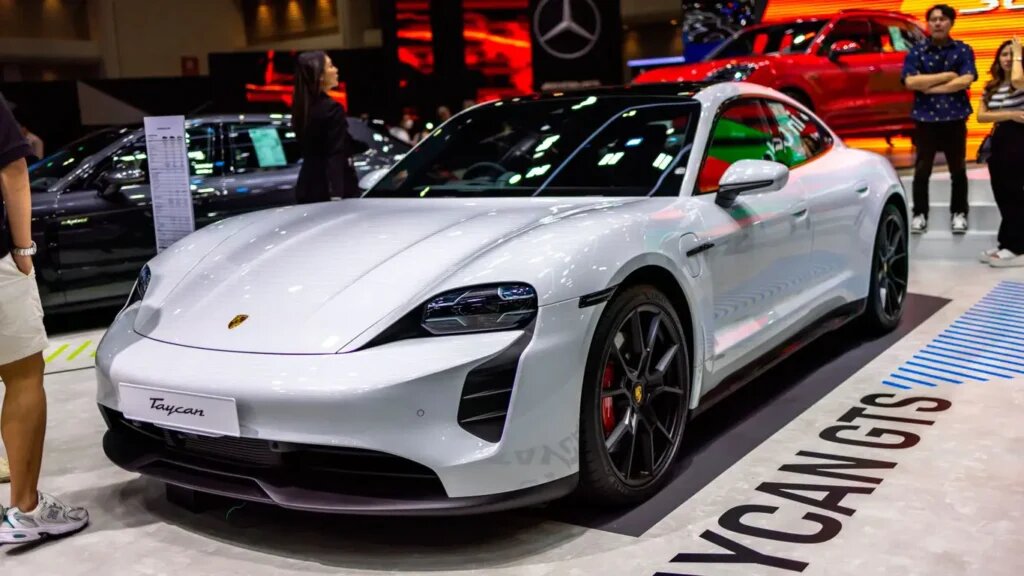    Porsche обновила Taycan: больше запаса хода и быстрее зарядка (источник изображения) News Express Team