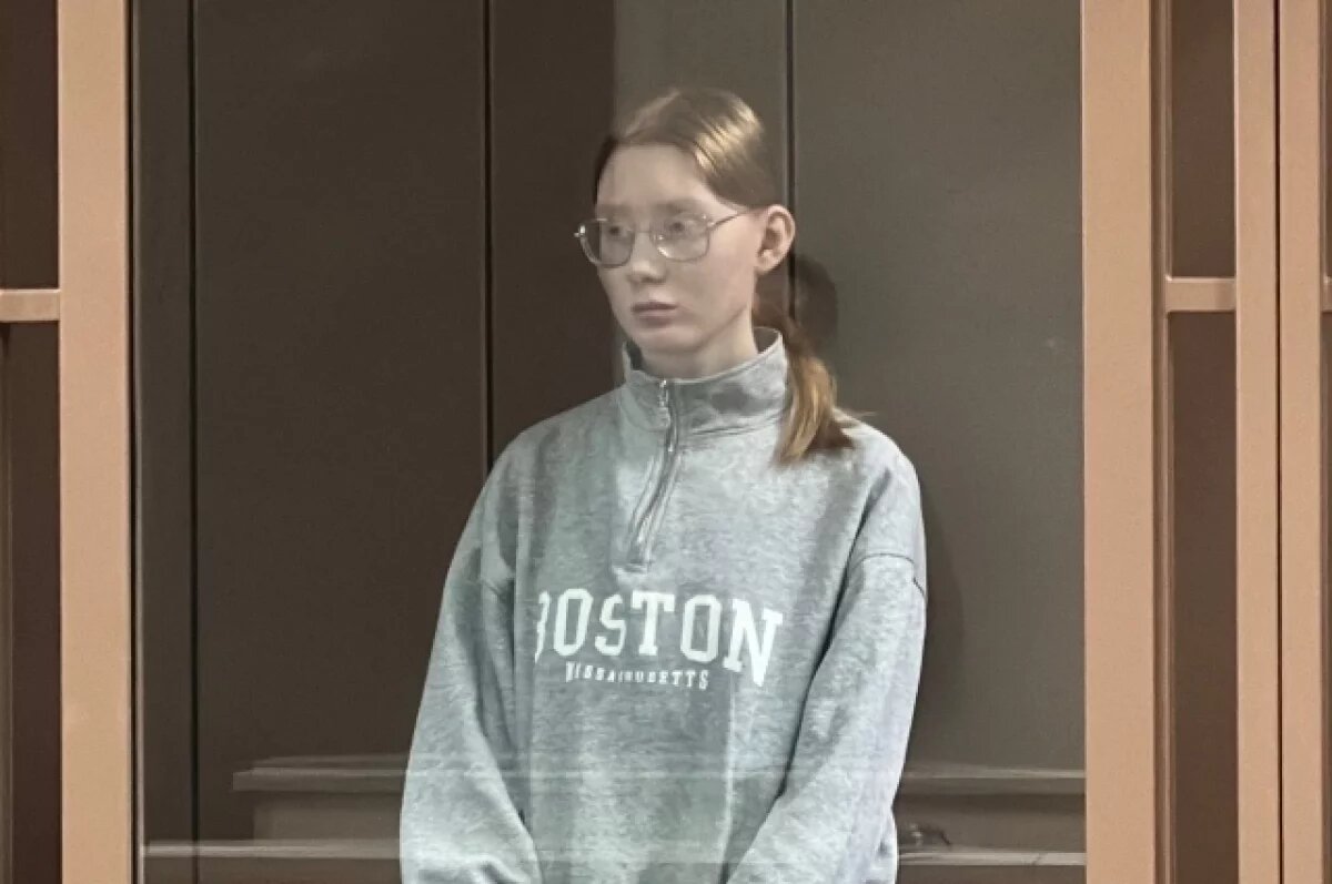    Суд продлил арест девушке из Коми, обвиняемой в поджоге полицейской машины