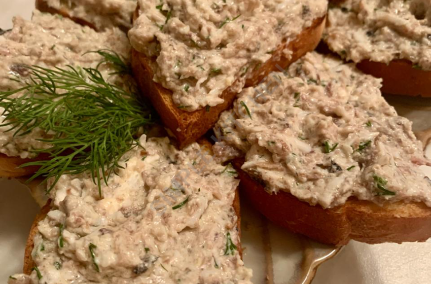 Бутерброды со шпротами. 