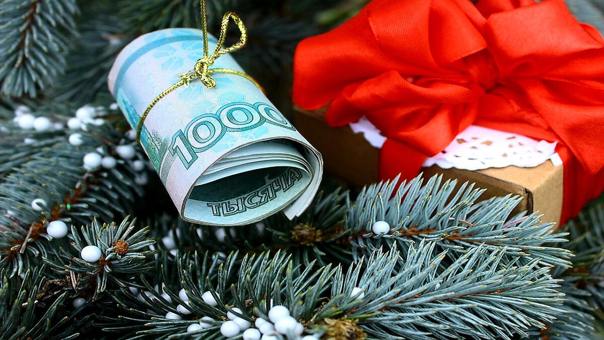 На фоне ограничений россиянам советуют запастись наличными перед Новым годом