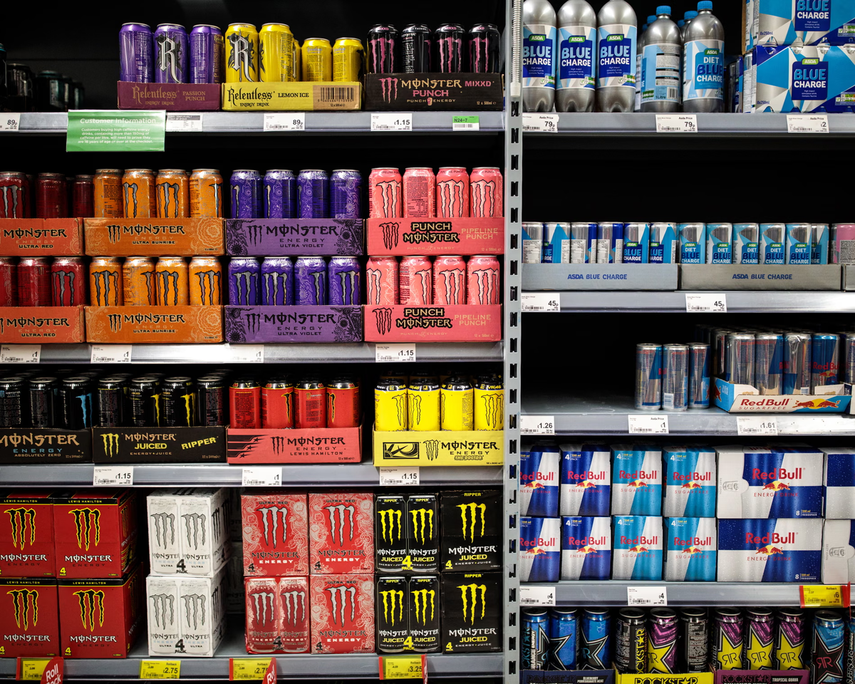 По словам врачей, употребление большого количества энергетических напитков может повысить риск развития сердечно-сосудистых заболеваний