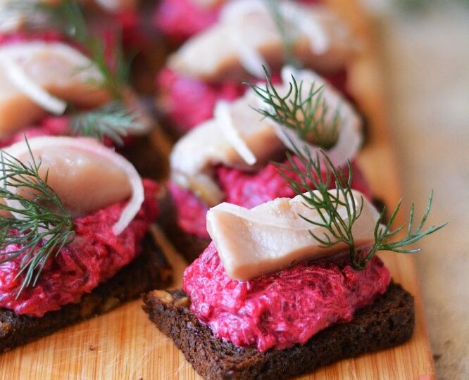 10 простых новогодних закусок: проверенные рецепты на праздничный стол