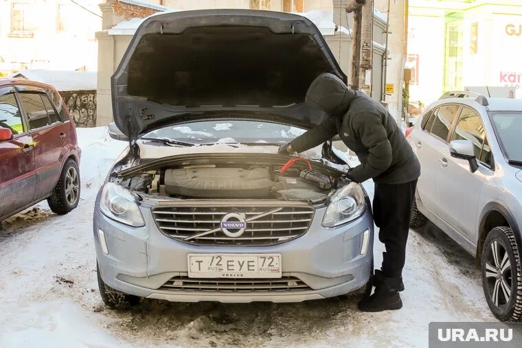 Каждый автомобилист должен знать, как правильно зарядить аккумулятор
Фото: Денис Моргунов © URA.RU