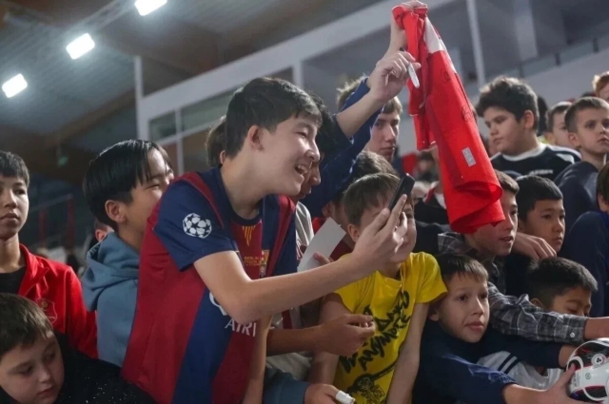    В Астрахани прошёл турнир Кубок друзей Кротова с участием звёзд футбола