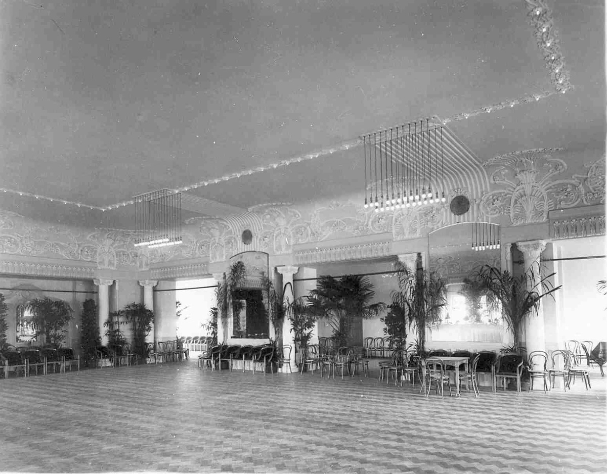 Буфет в театральном помещении торгового дома «Братья Елисеевы»