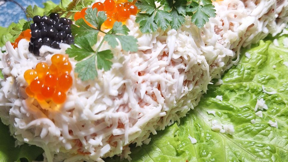 Салат - рулет Мимоза под снегом