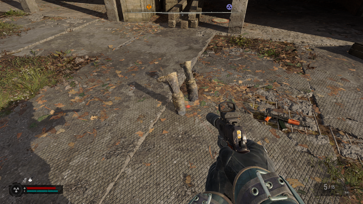 Ото как копають мак... Пасхальные ноги. При осмотре в ногах есть пара аптечек, сломаннный пистолет, банка консервов, и четыре (!) патрона .45 ACP...