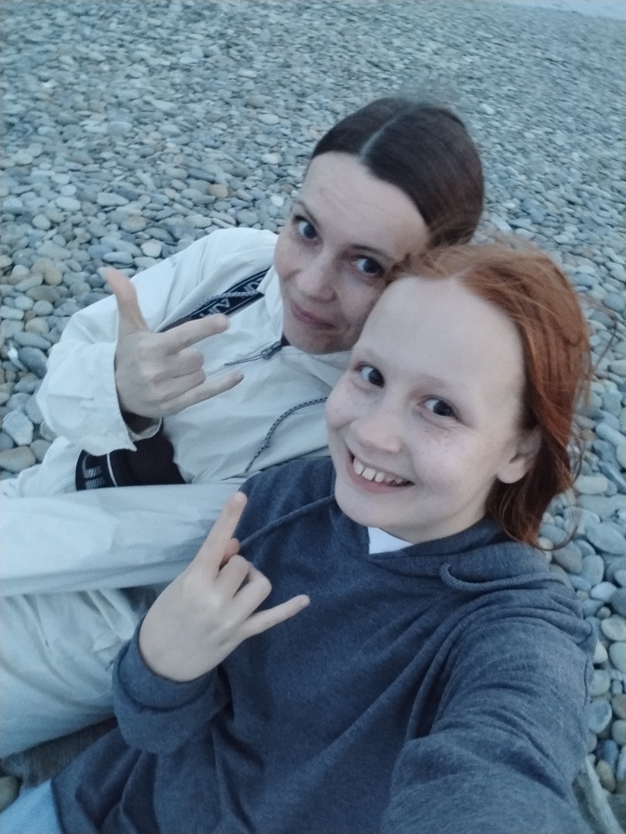 О вопросе дочки, который перевернул всё. И о том, как мы наконец научились вот этому — просто радоваться. Еде, природе, своему отражению, жизни.