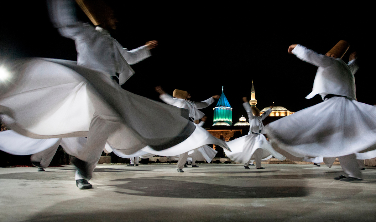 В декабре в Конье с размахом проходит фестиваль Мевланы в память о средневековом поэте и мистике Руми.Фото: kazim kuyucu / Shutterstock.com

