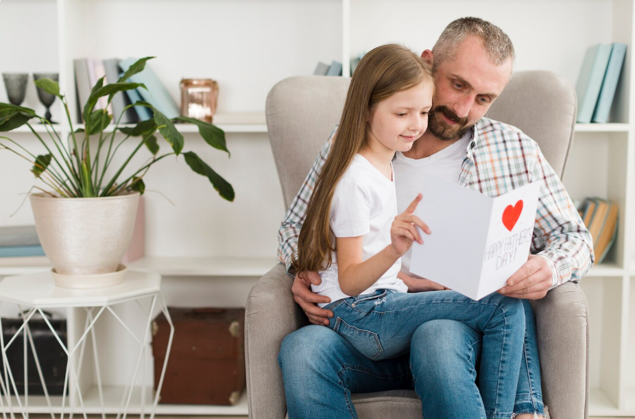 Близкое общение отца с дочерью