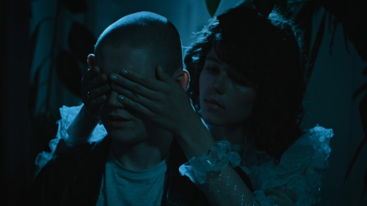 Невеста и взрослый Руслан в сериале "Путешествие на солнце и обратно". Кадр из к/ф. 