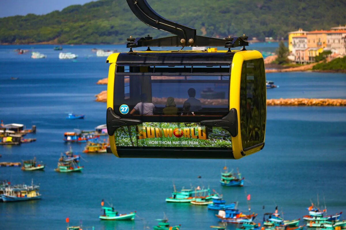     Самая длинная в мире канатная дорога на острове Фокуок во Вьетнаме. © РИА Новости. Павел Львов