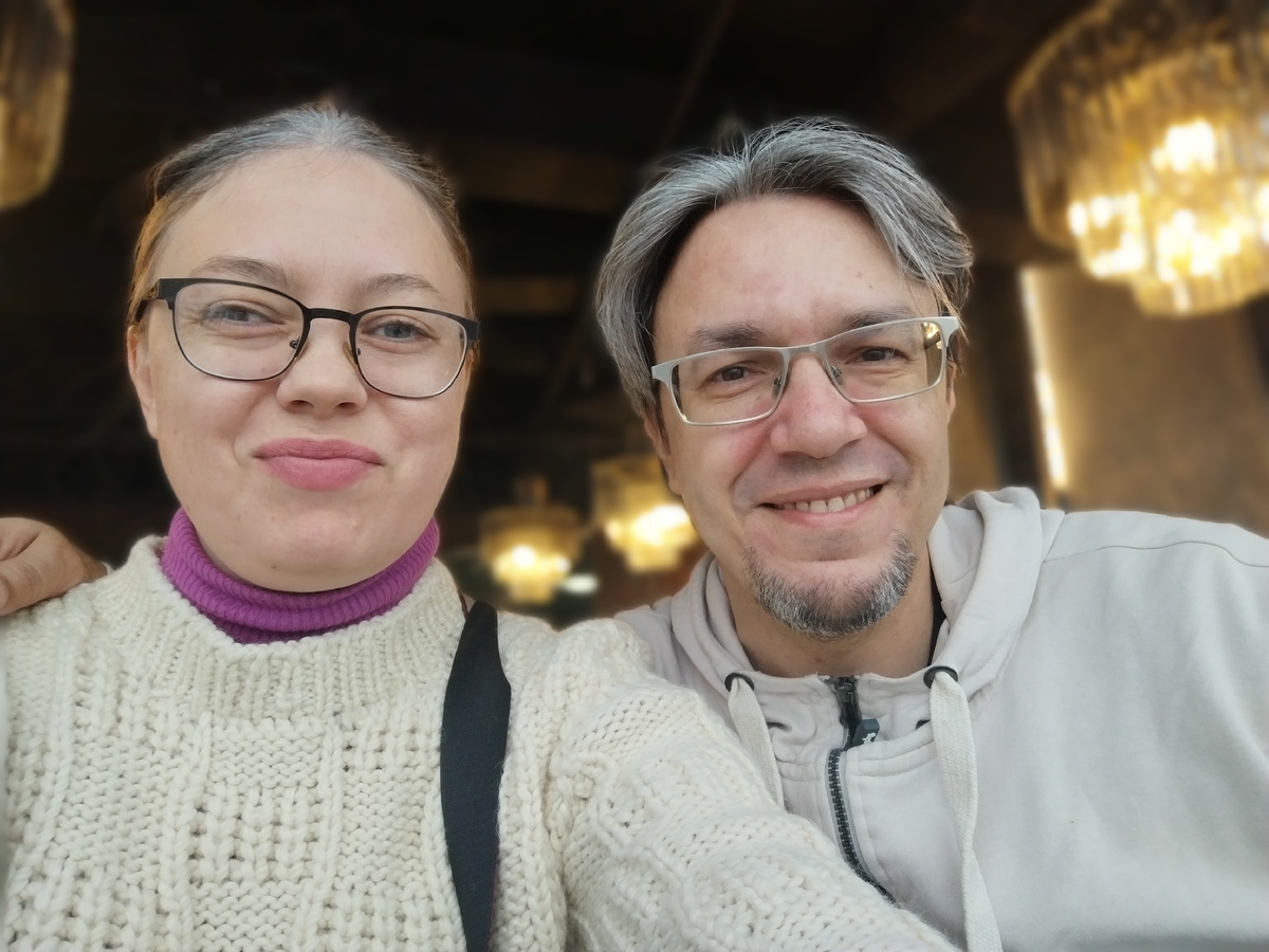 Высоко)) И вкусно. Не хотелось уходить. Хороший вид и хорошая компания.