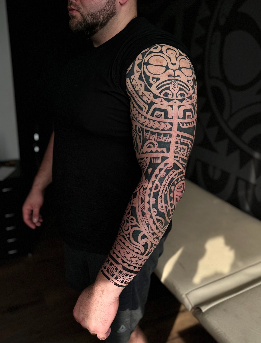 Рукав тату в маркизском полинезия стиле