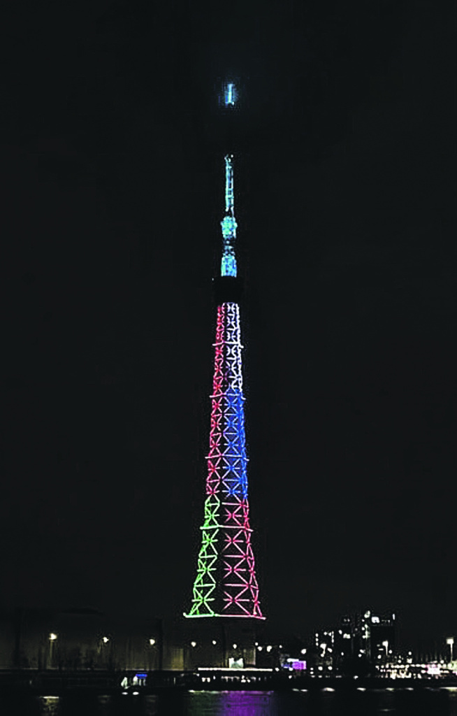 А это Санкт-Петербург сразу два флага высветил на телебашне Фото: Пресс-служба РТРС