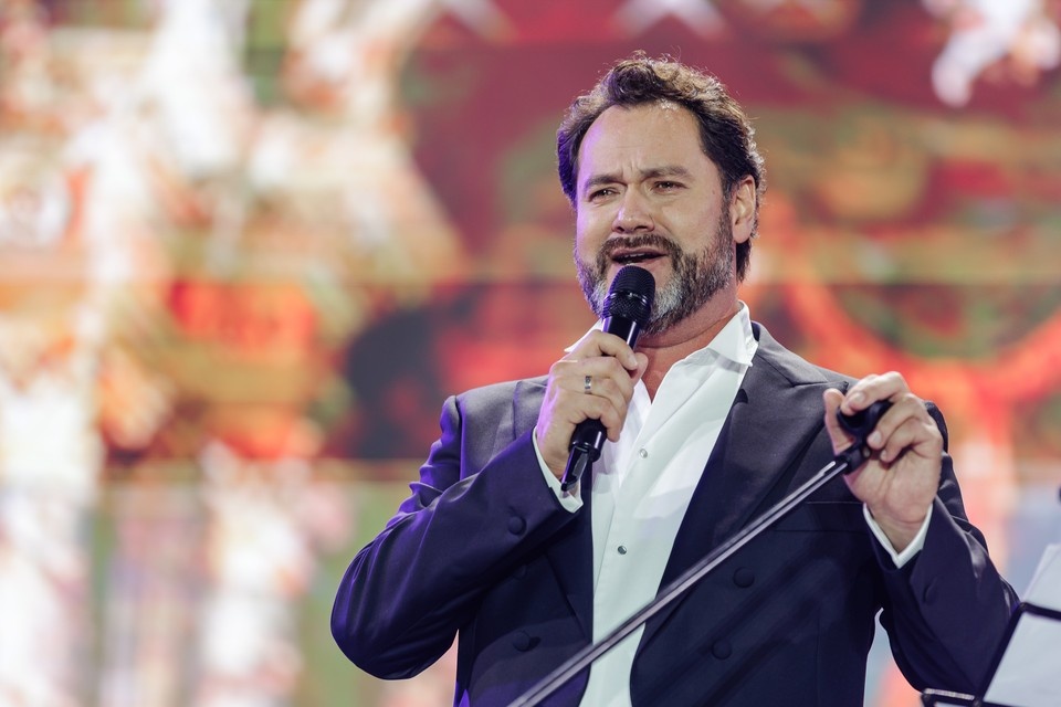    Известный певец назначен руководителем Севастопольского театра оперы и балета Валерий ЗВОНАРЕВ