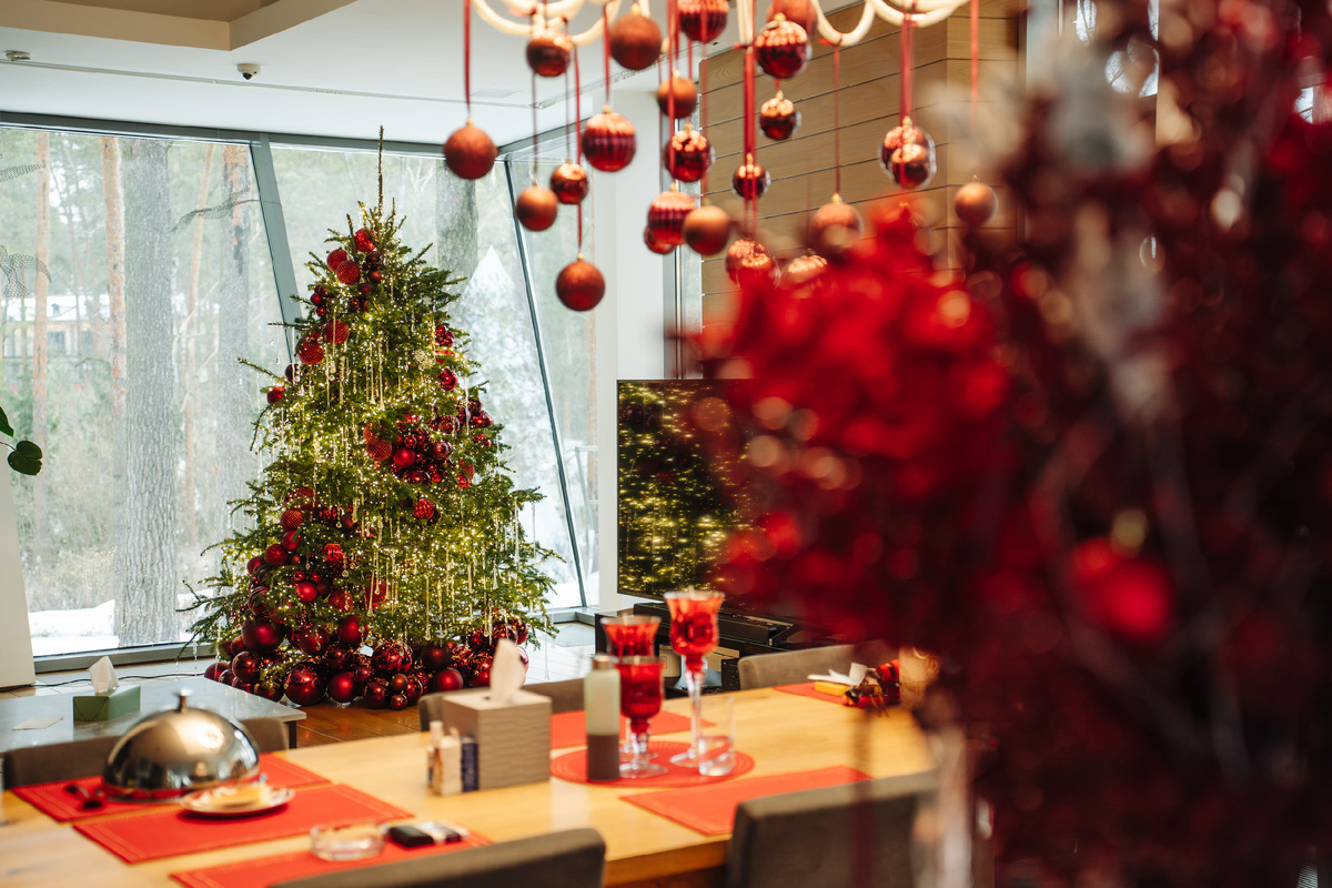 Новогоднее оформление загородного дома от Me Decor