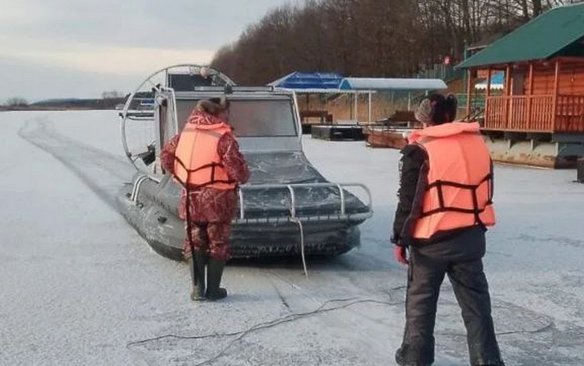    Трех застрявших на Каме рыбаков спасли в Удмуртии