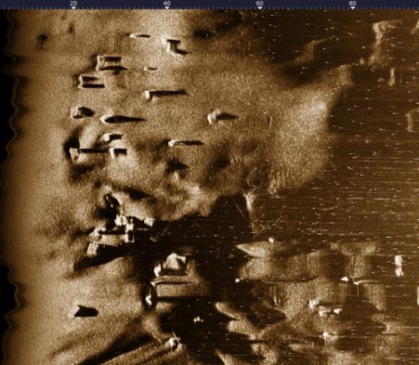 Россыпь металлических контейнеров с твердыми радиоактивными отходами (ТРО). Источник: ocean.ru