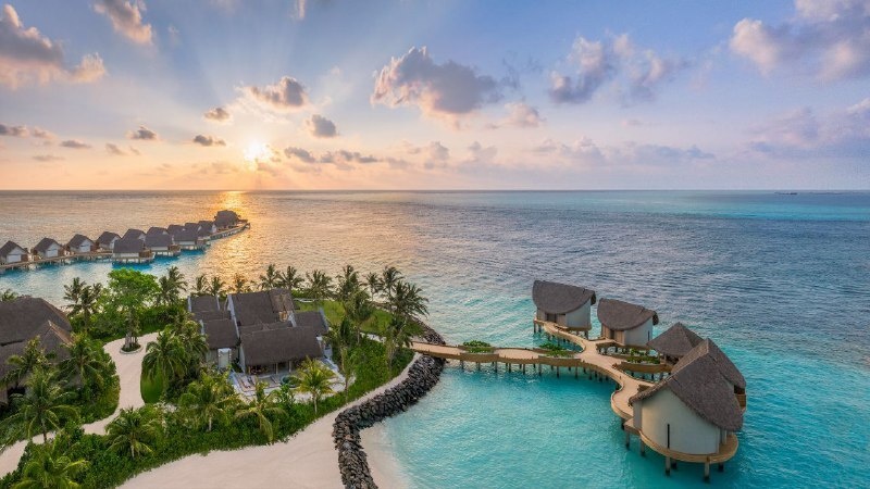 Вид на отель (фото взято из оффициального сайта отеля JW Marriott Kaafu Atoll Island Resort)