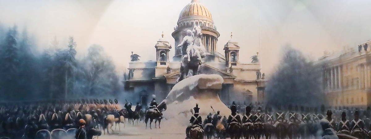    Масштабная выставка "Декабристы: Люди и судьбы" в Государственном музее А.С. Пушкина. В центральном зале во всю стену - Сенатская площадь 14 декабря 1825 года с построением полков вокруг памятника Петру. / Фото: Аркадий Колыбалов / "РГ"