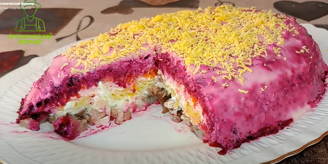 Какой слой в салате "селёдка под шубой" должен быть первым? История, наука и семейные споры за новогодним столом