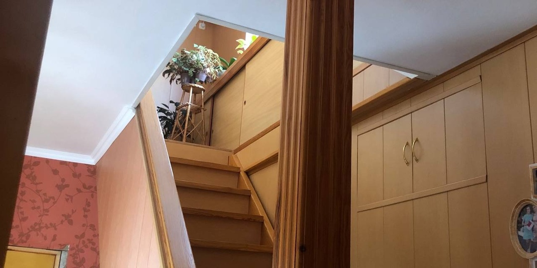 Дерево, металл или бетон: какой материал для лестницы не разочарует через 10 лет