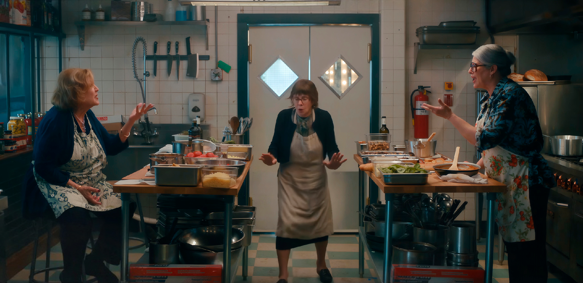 Кадр из фильма "Бабули" (Nonnas, 2025)