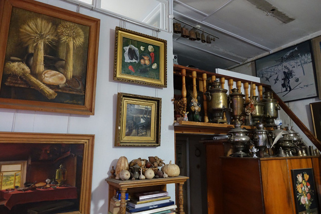    Кировские депутаты посетили мастерскую известных художников и обсудили судьбу их коллекции