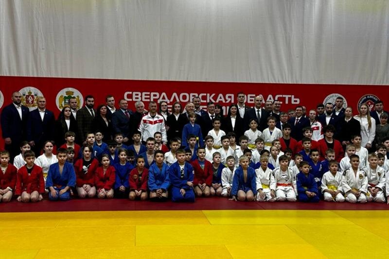    Фото Федерации самбо Свердловской области. Спортсмены