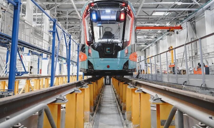 От скепсиса к оптимизму. На «Славянке» началось тестовое движение трамваев