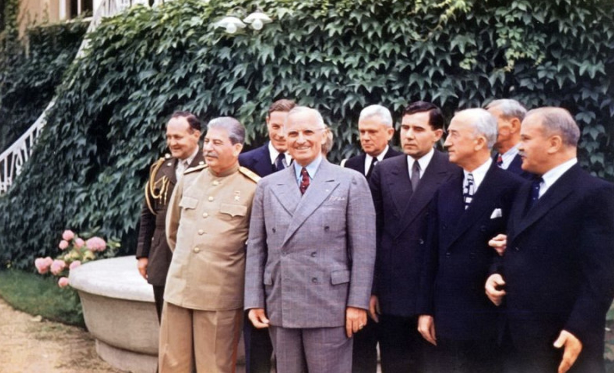  Со Сталиным и Трумэном. Потсдамская конференция, 18 июля 1945 года (А.А. Громыко 4-й справа)
