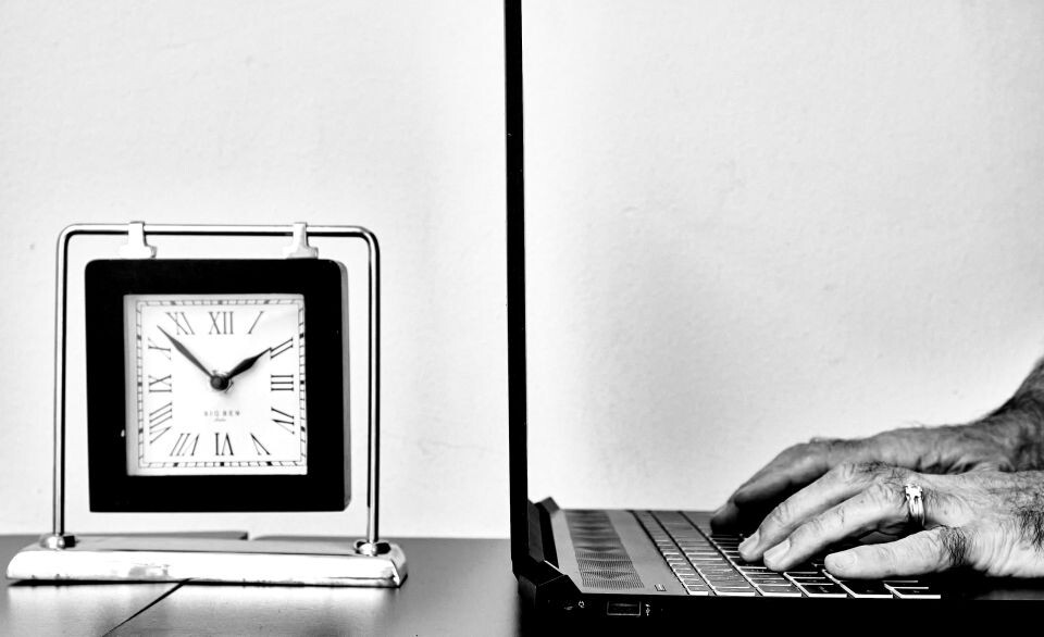    Рабочая неделя. Рабочие часы. Офис. Работа. Источник: Unsplash.com