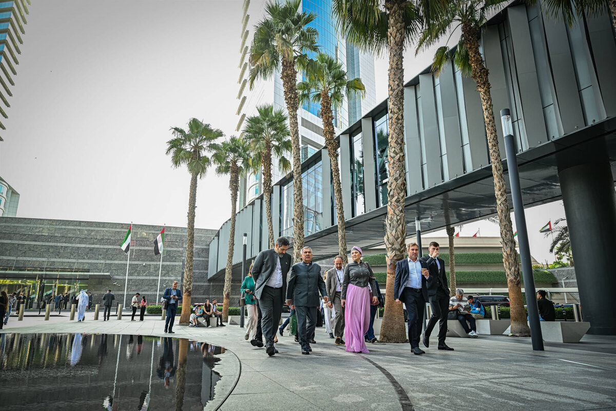 Раис Татарстана Рустам Минниханов сегодня находится с рабочей поездкой в Дубае, где впервые проходит Российско-Эмиратский бизнес-форумФото: rais.tatarstan.ru